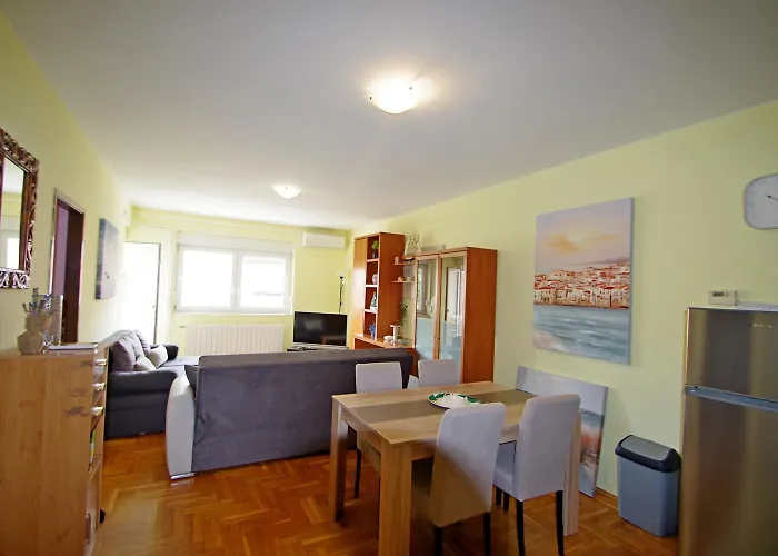 Julije Апартаменти