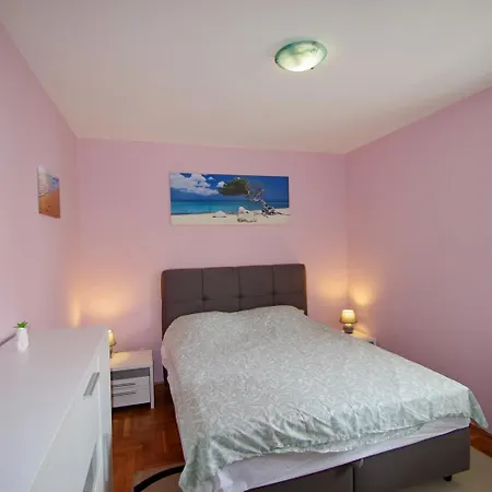 Julije Διαμέρισμα Πούλα