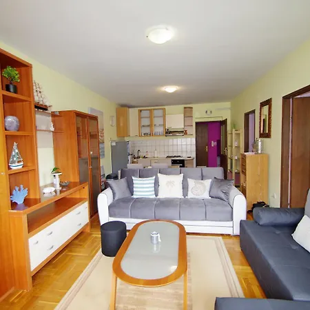 Apartament Julije *