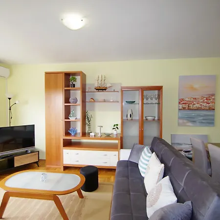 Διαμέρισμα Julije Πούλα