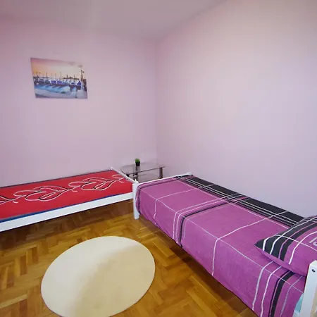 Julije Apartament *